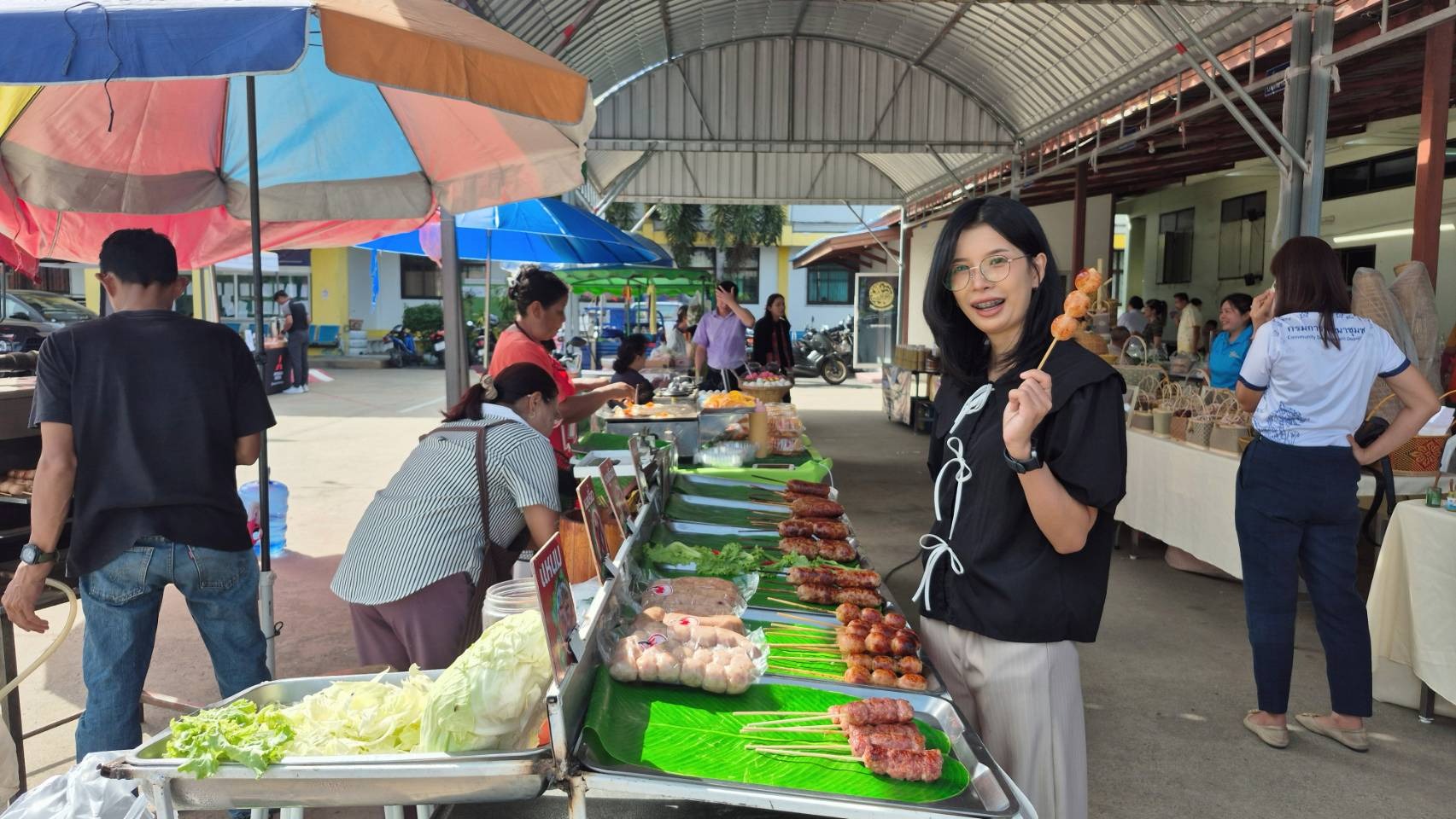 อำเภอโคกสำโรง โดยสำนักงานพัฒนาชุมชนอำเภอโคกสำโรง เยี่ยมชมและให้กำลังใจผู้ประกอบการ OTOP ที่เข้าร่วม "โครงการไทยช่วยไทย" 