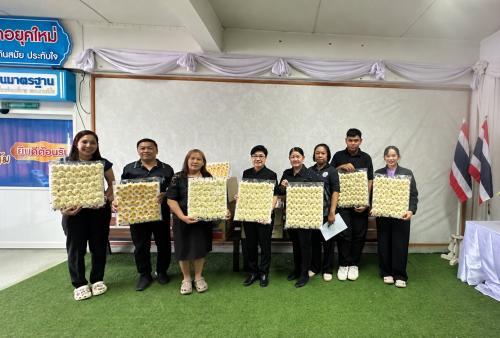 อำเภอโคกสำโรง โดยสำนักงานพัฒนาชุมชนอำเภอโคกสำโรง รับมอบดอกไม้จันทน์   จากองค์การบริหารส่วนตำบลโคกสำโรง